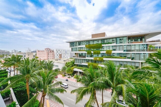 Building Photo - 2301 Collins Ave