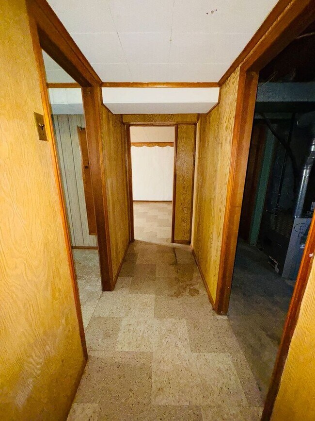 Building Photo - Spacious 3 bedroom home for Rent in Bellefontaine Neighbors