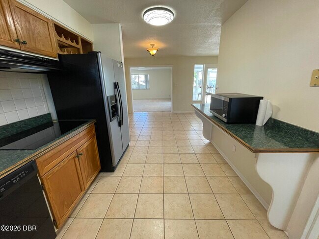 Building Photo - 135 Kent Dr