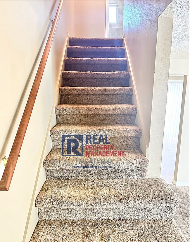 Building Photo - 230 W Chubbuck Rd