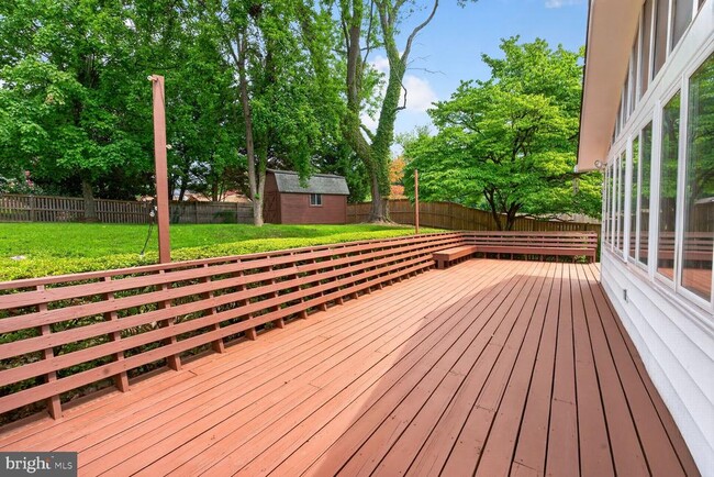 Building Photo - 6035 Chatsworth Ln