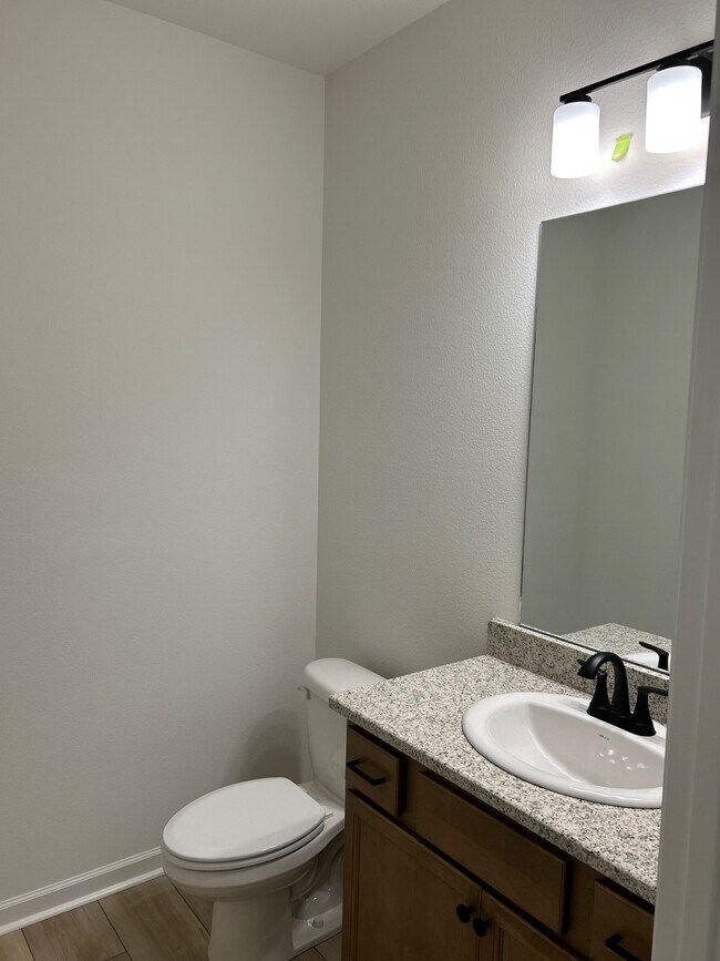 Building Photo - 41360 Rosewood Ln