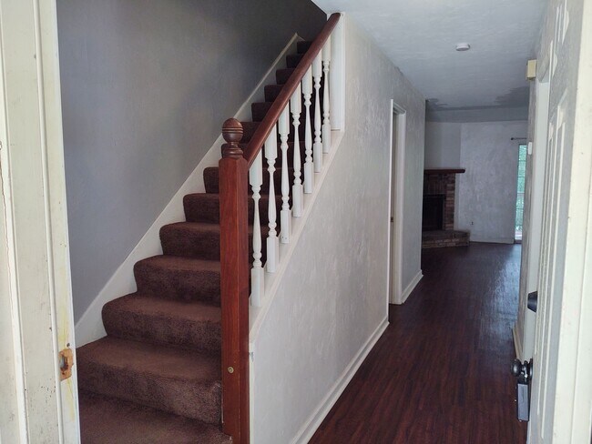 Building Photo - Now Leasing!