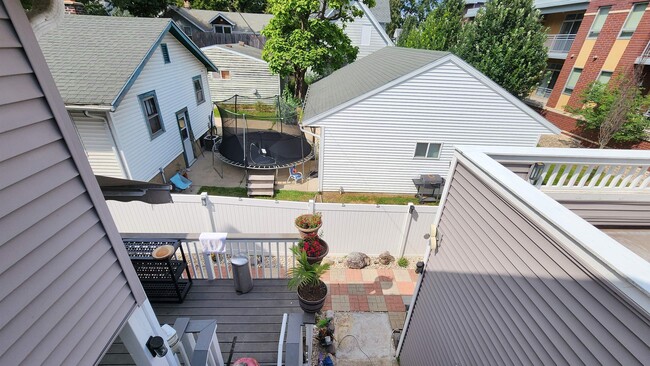 Building Photo - 513 S Brooks St