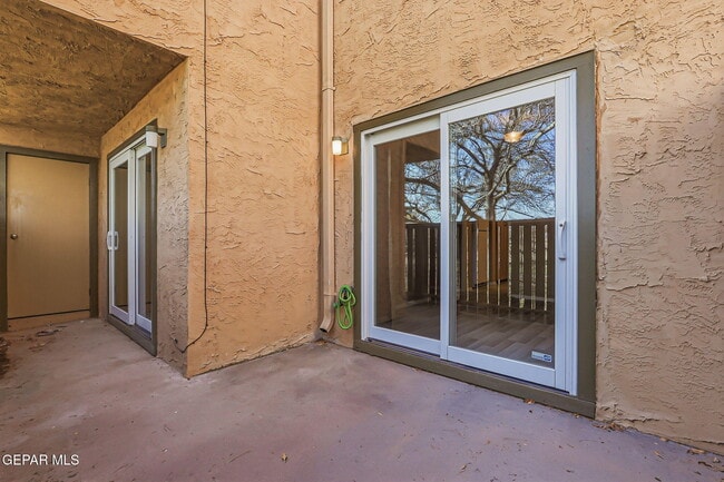 Building Photo - 1644 Lomaland Dr