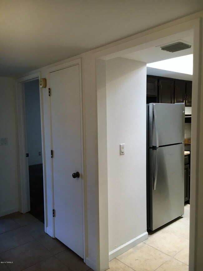 Building Photo - 4846 E Placita Arenosa