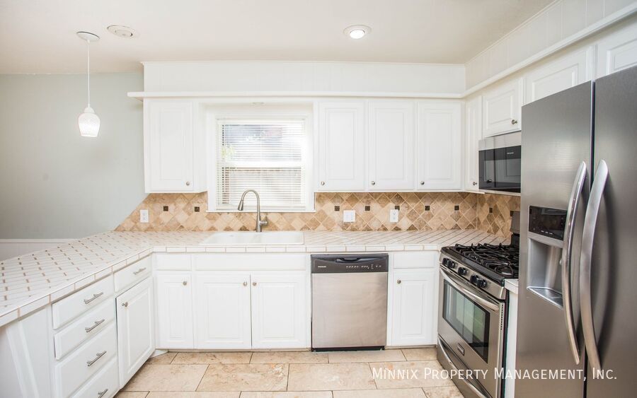 Building Photo - 6309 Nashville Dr