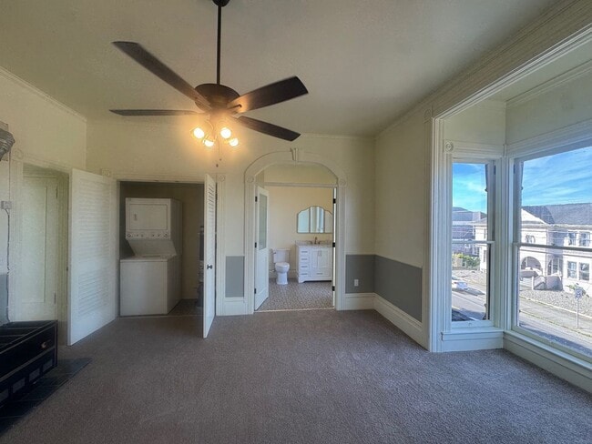 Building Photo - 14th &amp; B