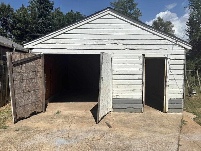 Building Photo - 1770 Sugarloaf St
