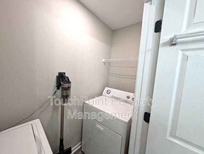 Building Photo - 7383 Sun Dance Dr