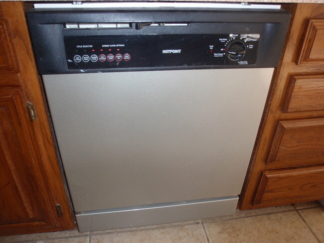 Building Photo - COMING SOON: Three Bedroom Home for Rent