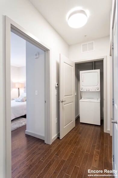 Building Photo - 45 Marion St