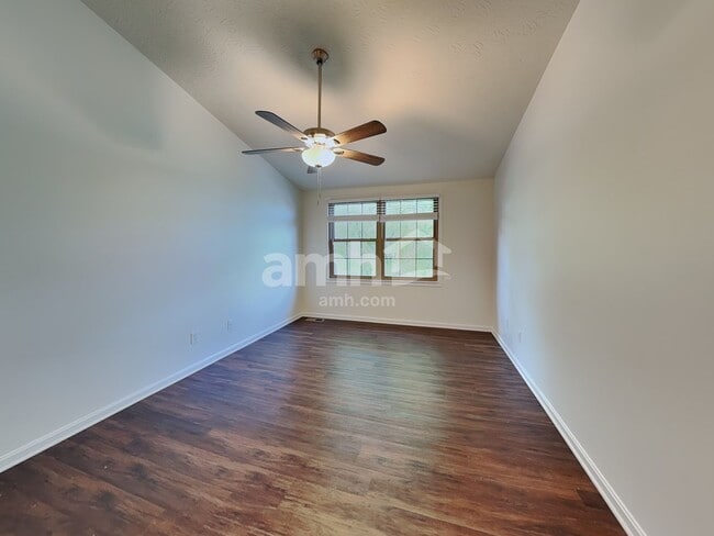 Building Photo - 1406 R J Ln