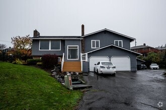 Building Photo - Downstairs Suite with Private Kitchen & Ba...