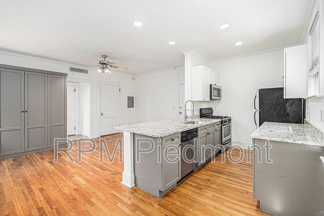 Building Photo - 741 Frederica St NE