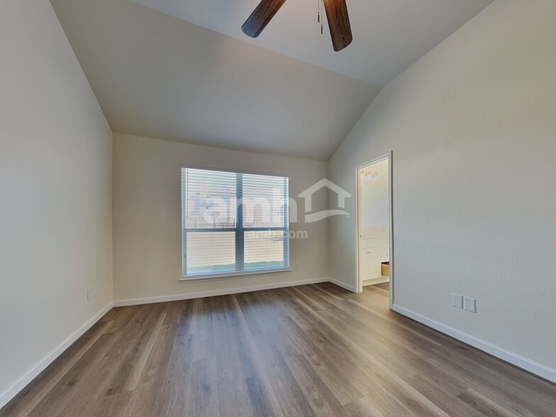 Building Photo - 7505 Fossil Lake Dr