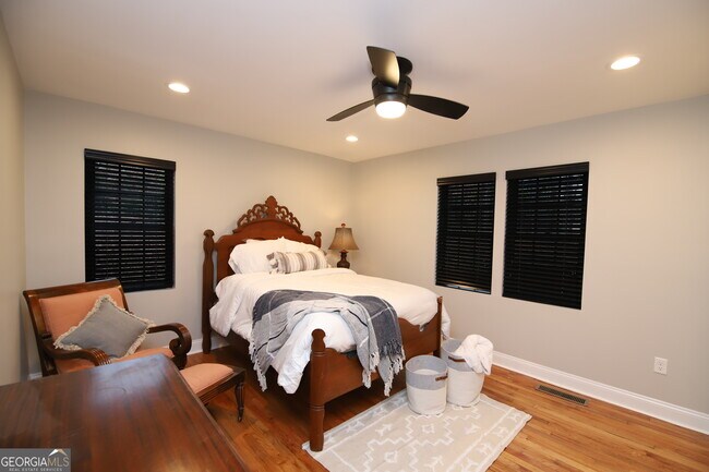 Building Photo - 1007 Vernon St