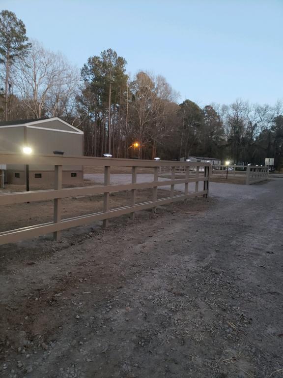 Building Photo - 931 Ravenwood Dr