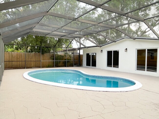 Building Photo - 1523 SW 19th Ave