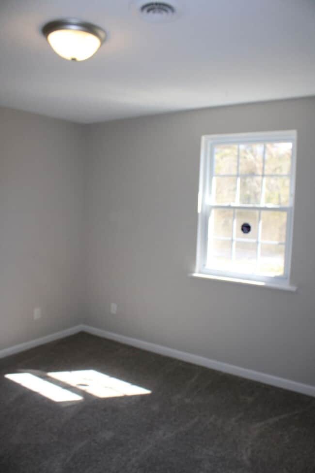 Building Photo - Awesomely Located 3 bedroom 2 bath Available!