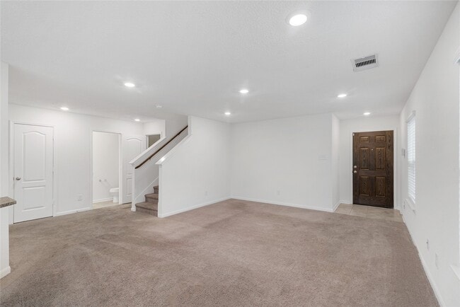 Building Photo - 647 Ash Mill Dr