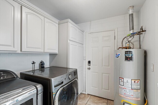Building Photo - 2548 N 68th Pl