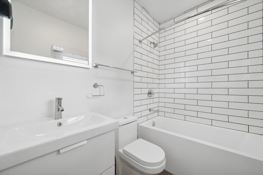 Bathroom - 2810 Griffin Ave