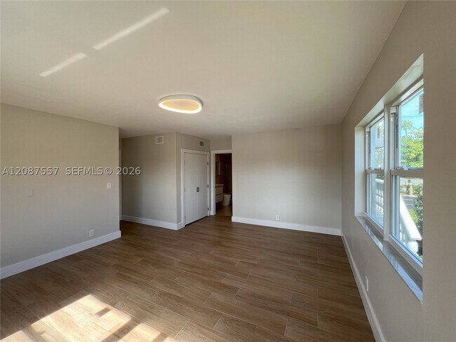 Building Photo - 1881 Middle River Dr