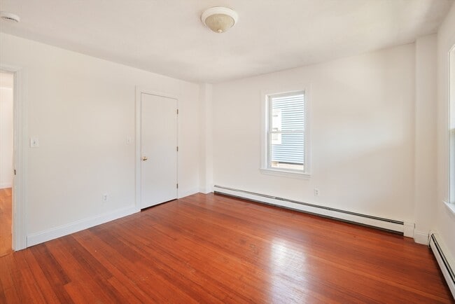 Building Photo - 59 Woodville St