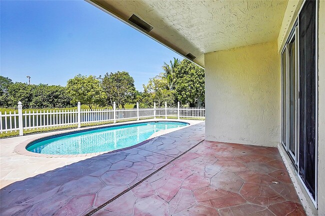 Building Photo - 1574 NW 103rd Terrace
