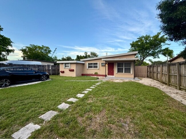Primary Photo - 824 NW 4th Ave