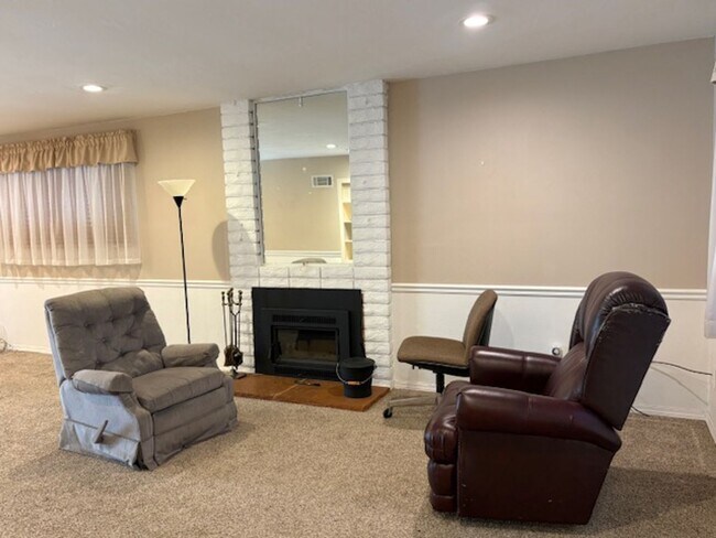 Building Photo - Beautiful Home