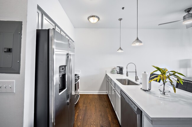 Building Photo - 1441 Central St