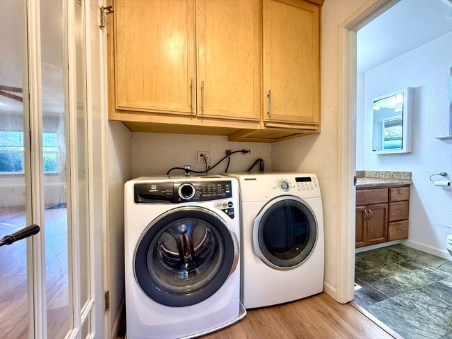 Building Photo - 4004-4006 Bismarck Dr