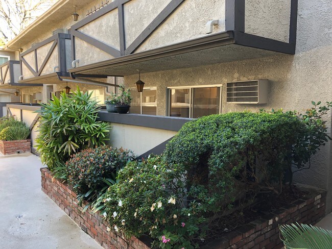 Patio - 1914 Corinth Ave