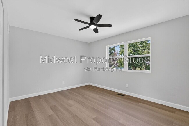Building Photo - 13 S Perry Cir