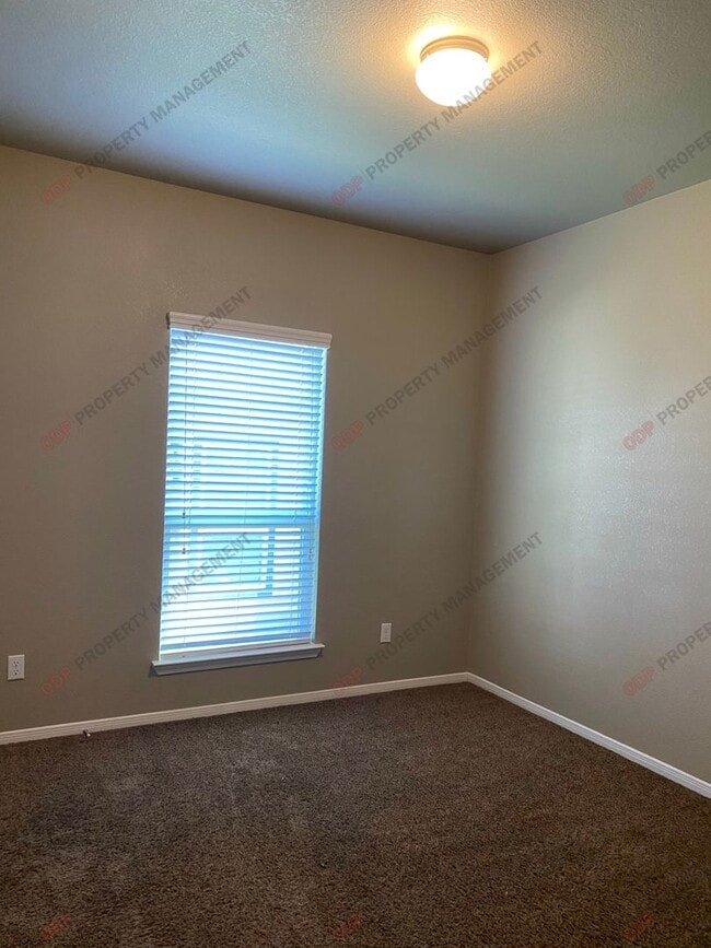 Building Photo - 5607 Blackstone Dr