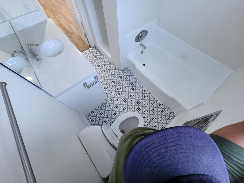 Building Photo - 1414 S Orange Grove Ave