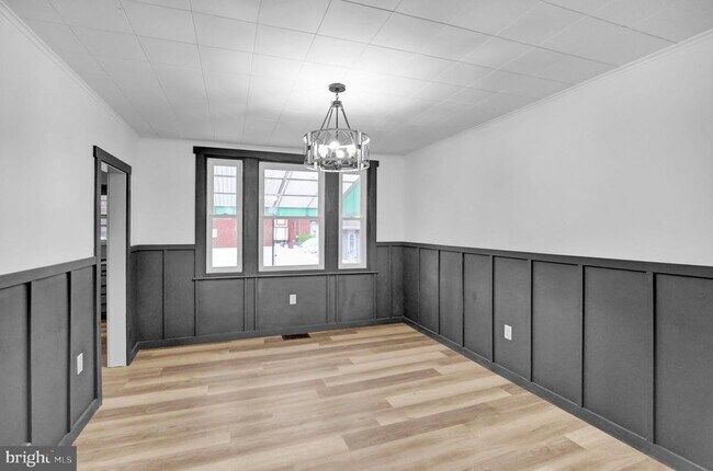 Building Photo - 303 S 3rd Ave