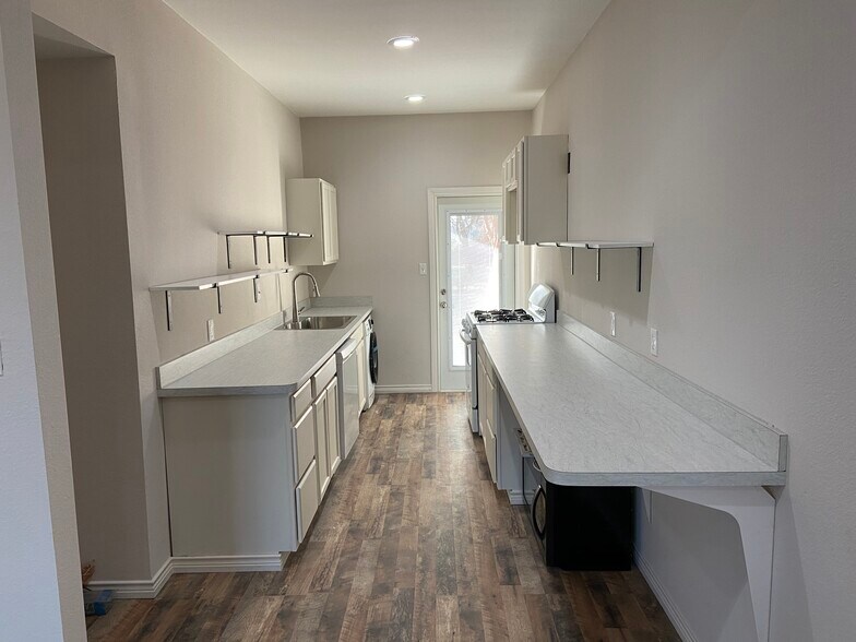 Kitchen - 5313 Sam Calloway DR.