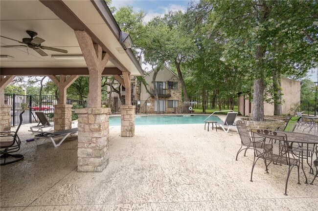 Building Photo - 6810 Deatonhill Dr