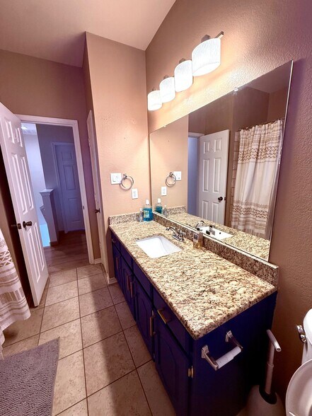 Building Photo - 610 Butternut Dr