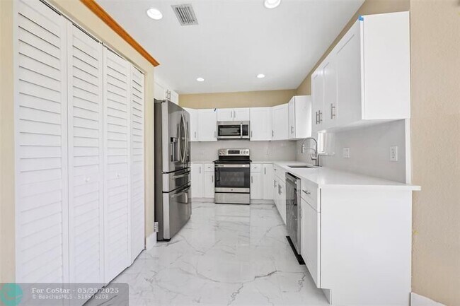 Building Photo - 3808 Miramontes Cir