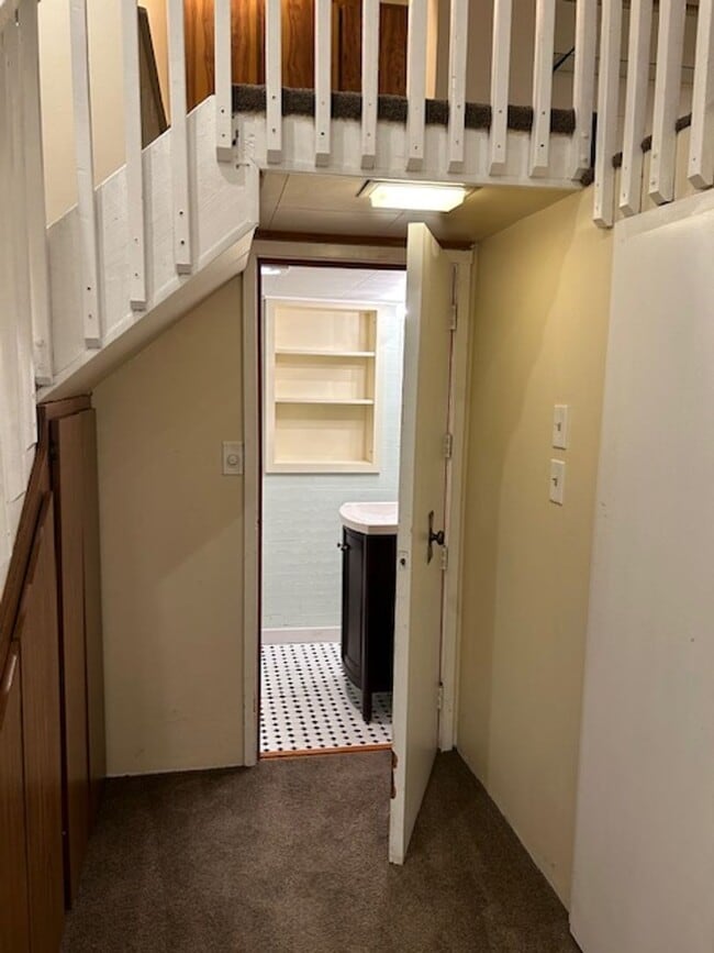 Building Photo - 1840 Jancey St