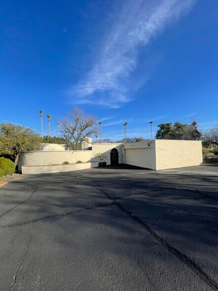 Building Photo - 2641 N Camino Valle Verde