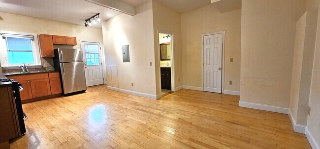 Building Photo - 137 Park St