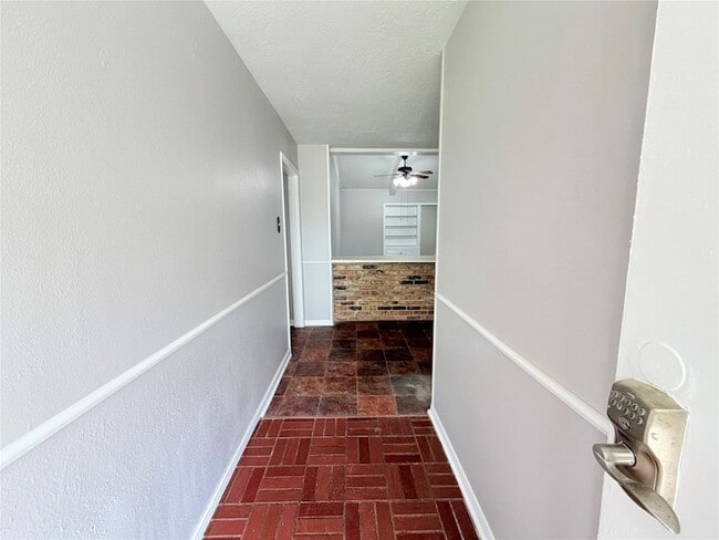 Building Photo - 20729 Canterbury Ln