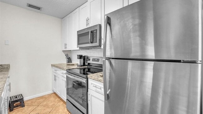 Building Photo - 3655 Cocoplum Cir