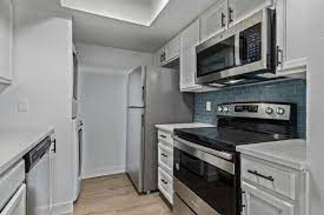 Building Photo - 1221 N 85th Pl
