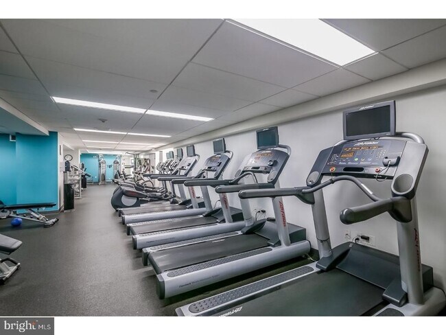 Building Photo - 219 S 18th St